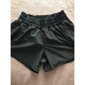 Lululemon tracker short, black, size 6